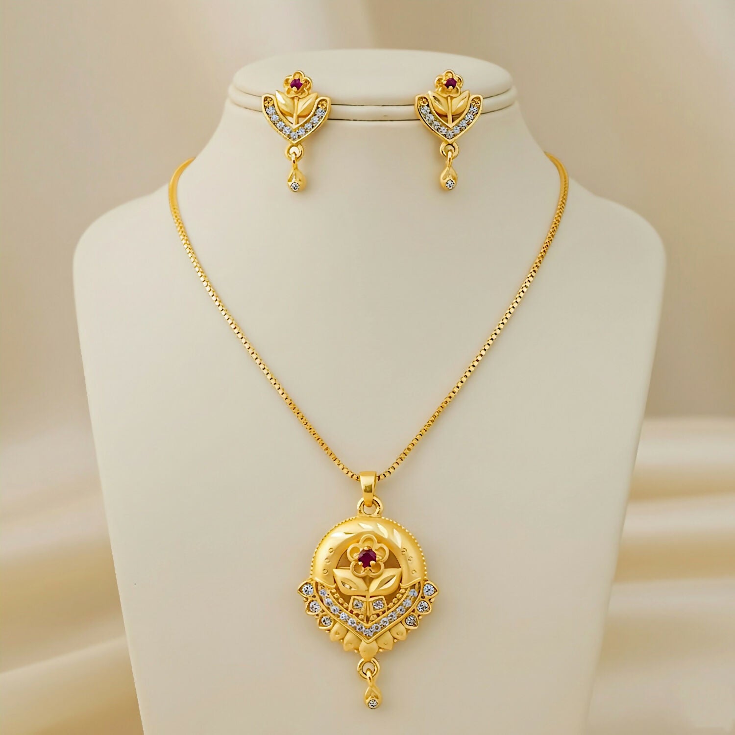 Elegant Gold-Plated Floral Bloom Jewelry Set: Pendant, Chain, and Earrings
