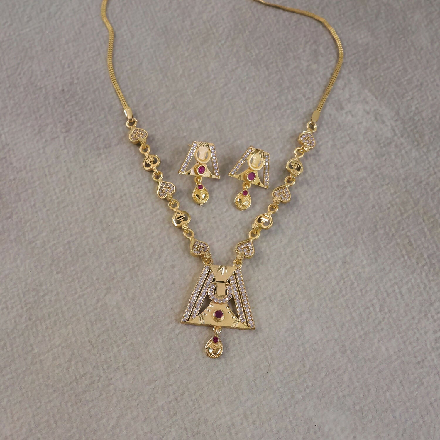 Timeless Beauty Necklace Set with Elegant Classic Design for Women Festive Wear