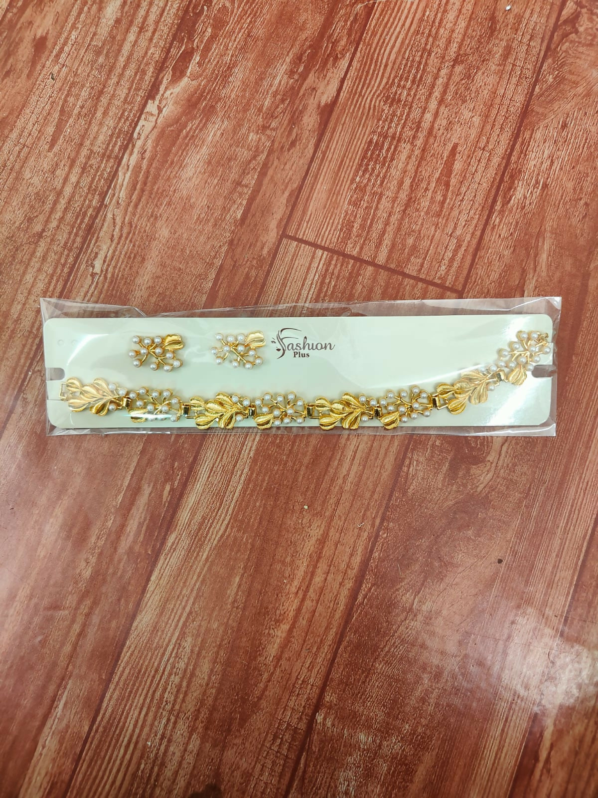 Gold-Tone Leaf & Pearl Choker