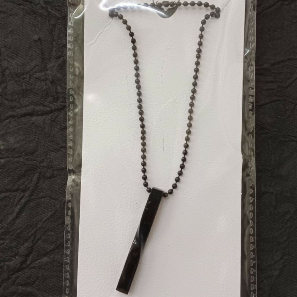 Model wearing black twisted bar chain pendant
