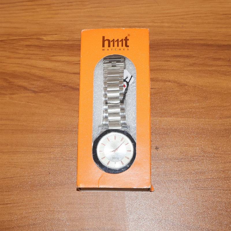 Classic Analog Wrist Watch with Stainless Steel Strap & Minimalist Dial Design