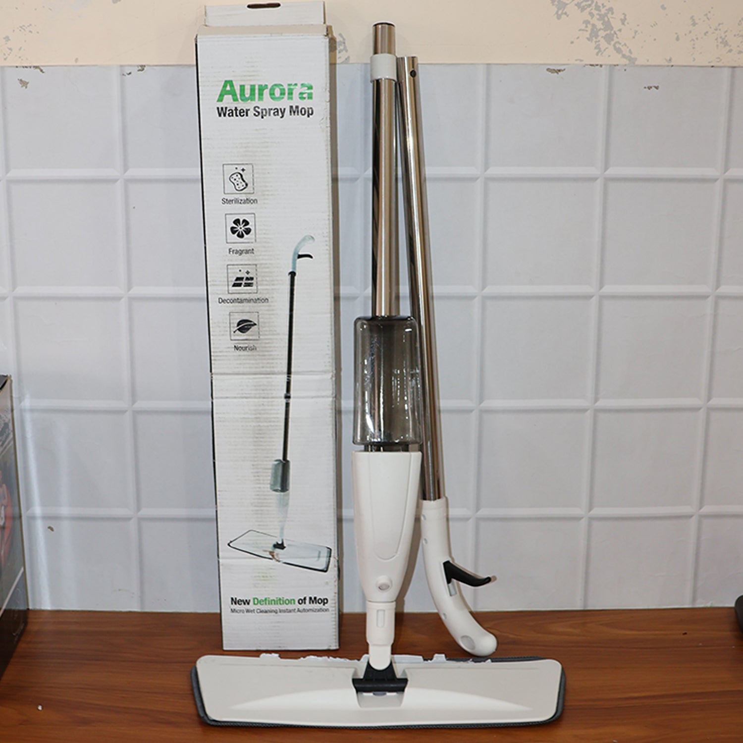 हटाने योग्य धोने योग्य सफाई पैड के साथ फर्श की सफाई स्प्रे मोप