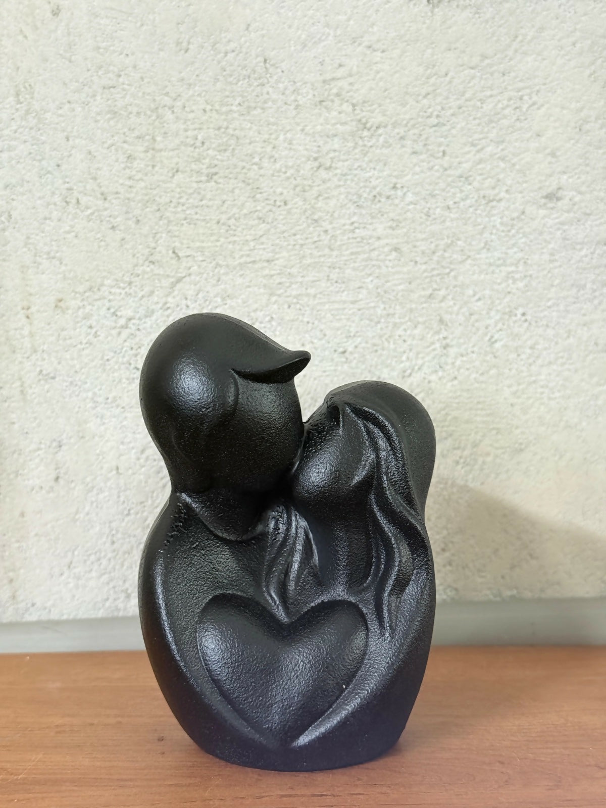 Black Couple Figurine with Heart | Modern Romantic Home Decor Showpiece