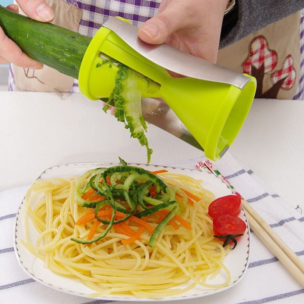 Compact spiral slicer for easy vegetable prep