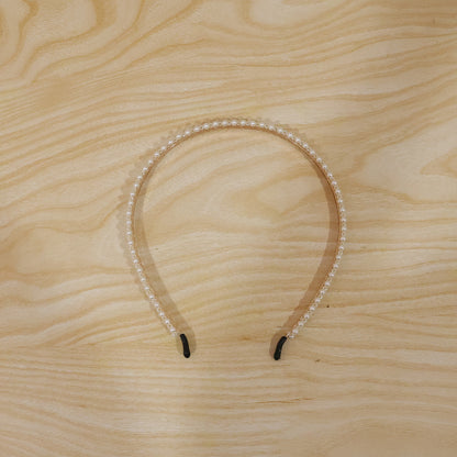 Elegant Lightweight Pearl Hairband for Women – Stylish & Comfortable