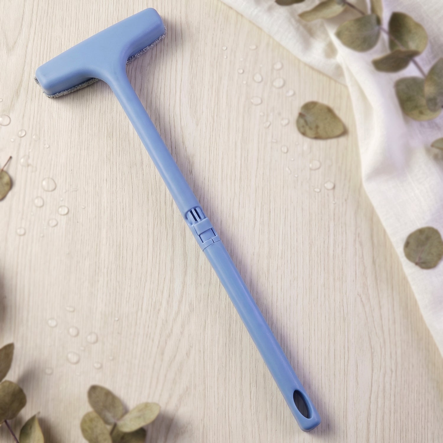 Window Mesh Cleaning Tool cleaning delicate mesh surfaces