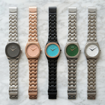 Men’s rose gold chain watch with sleek metal strap and modern dial design
