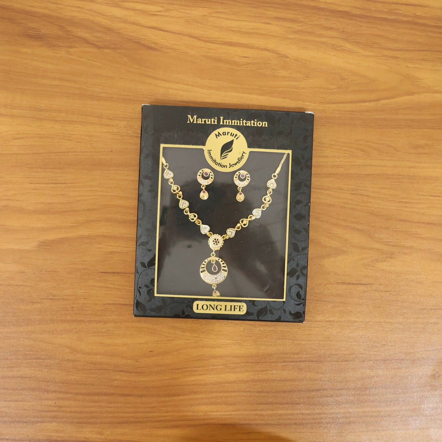 Vintage Royal Inspired Necklace Set with Traditional Statement Design