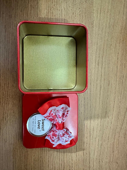 Mini gift box showcasing decorative bow and compact elegance