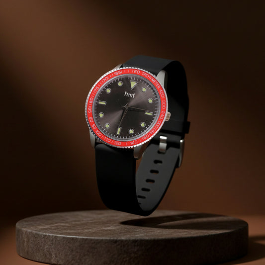 Classic Black Analog Wrist Watch with Rotating Bezel and Sporty Minimalist Dial