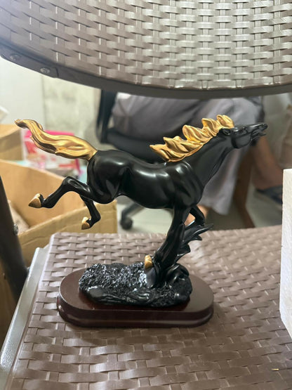 Elegant horse showpiece statue for shelf decor