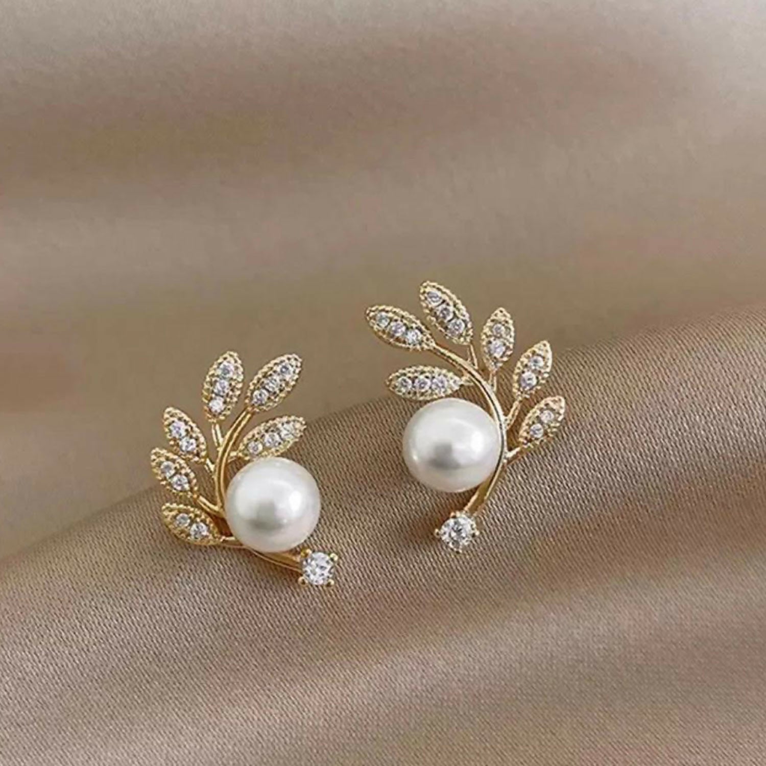 Side angle of 14K gold plated ear climbers