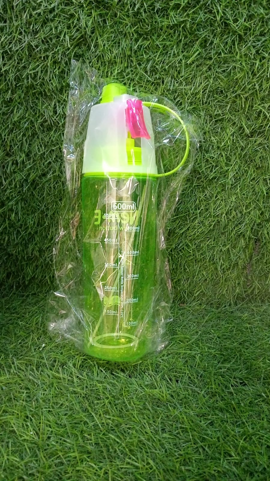 Gym water bottle with spray