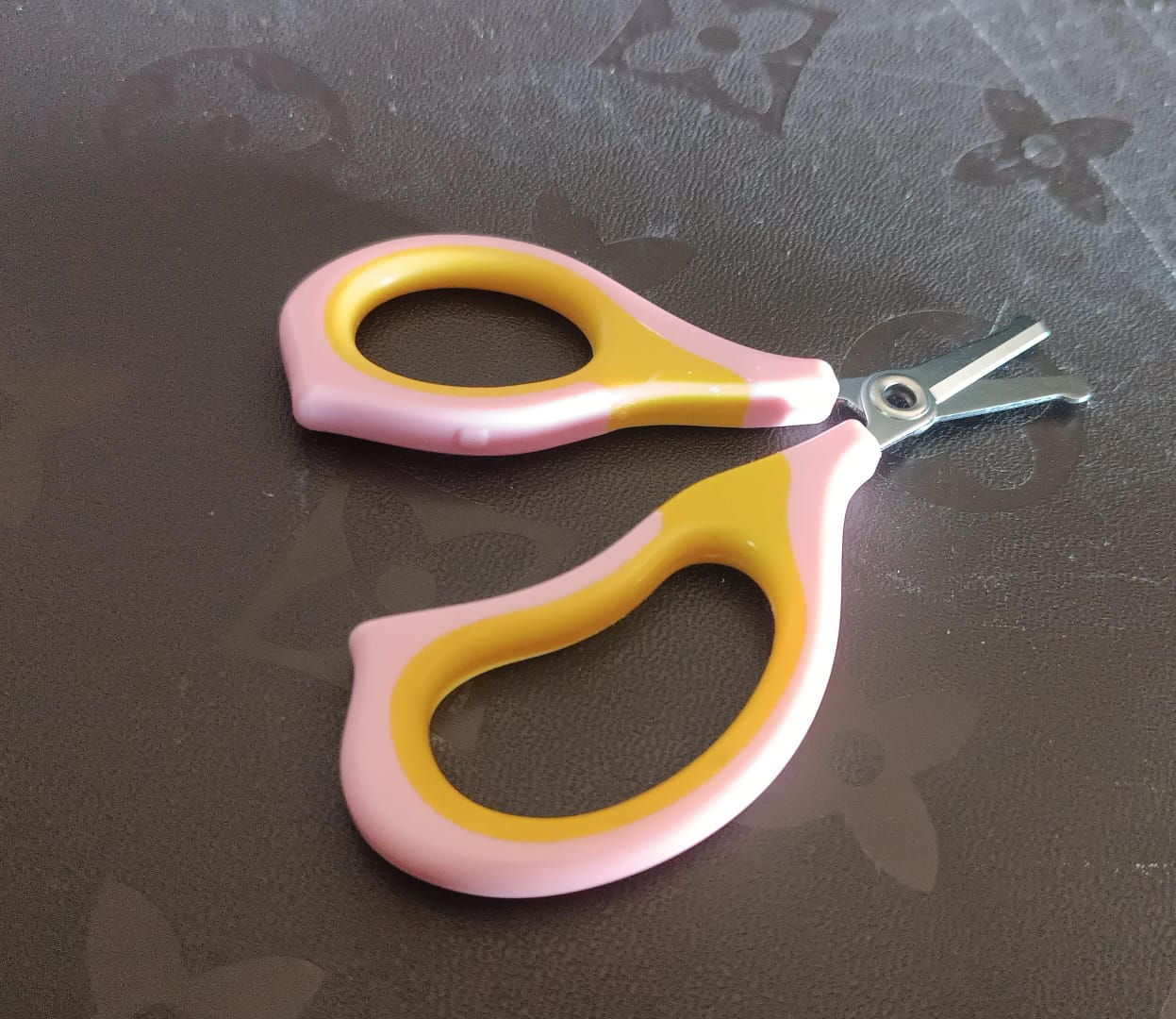 Baby Safety Nail Cutter Scissors for Safe Nail Clipping (1 Pc / Mix Color)