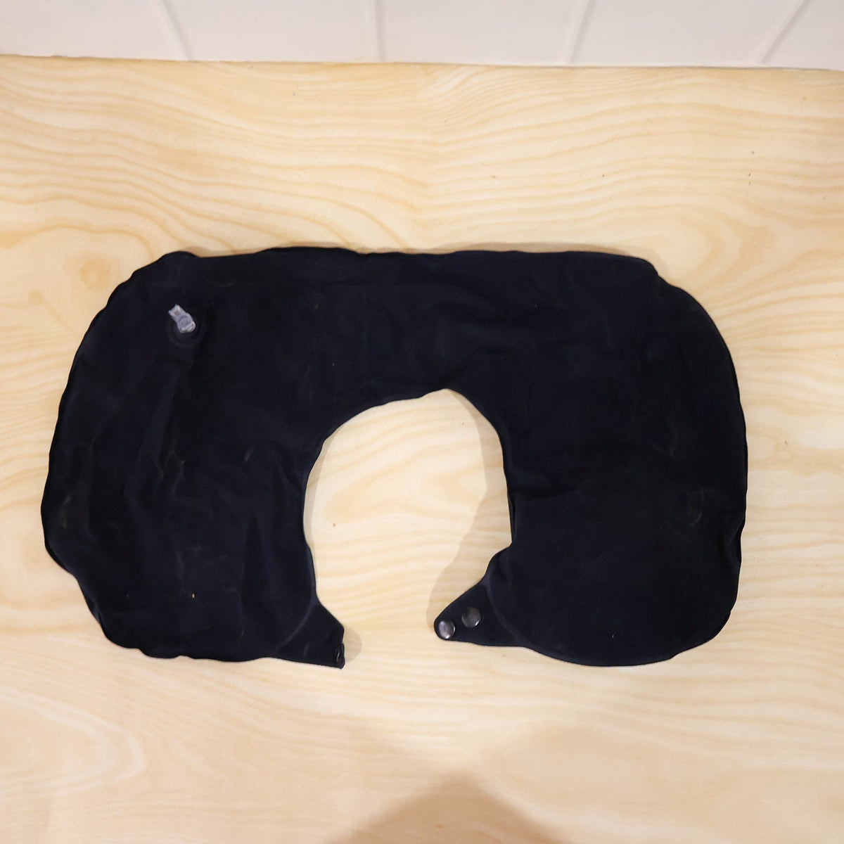 Inflatable Travel Neck Pillow – Soft, Portable & Self-Inflating Support - raw live camera photo