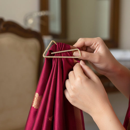 21244_golden_saree_safety_pin_1pc hero