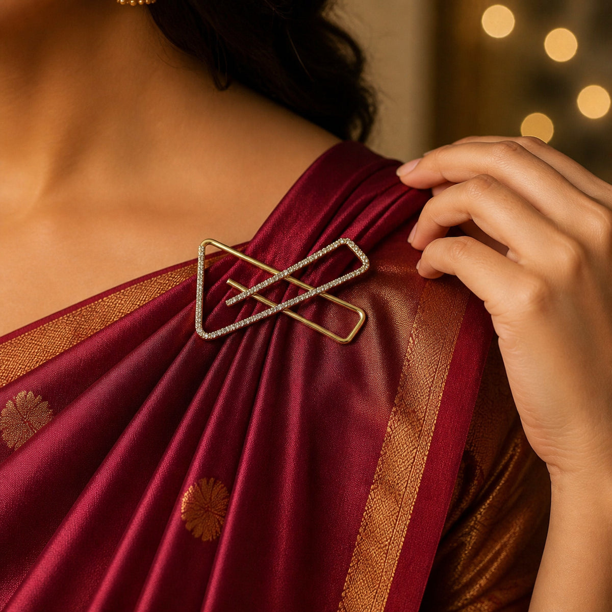 21244_golden_saree_safety_pin_1pc lifestyle
