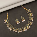 Pearl Cluster Choker Necklace – Elegant Gold-Toned Set