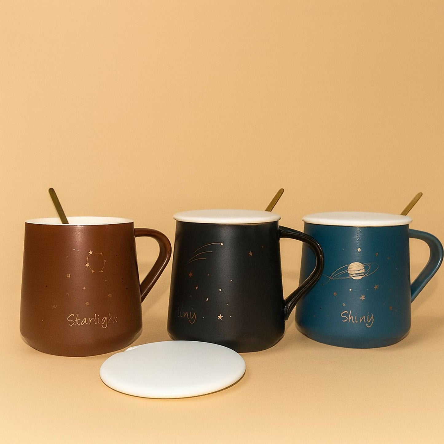 Premium Galaxy Theme Ceramic Coffee Mug With Lid & Spoon | Heat-Resistant Matte Finish Tea Cup | Cute Astronaut & Stars Design Office & Home Use Milk Mug | Leak-Resistant Lid | Pack of 1 Gift Mug for Men Women Kids