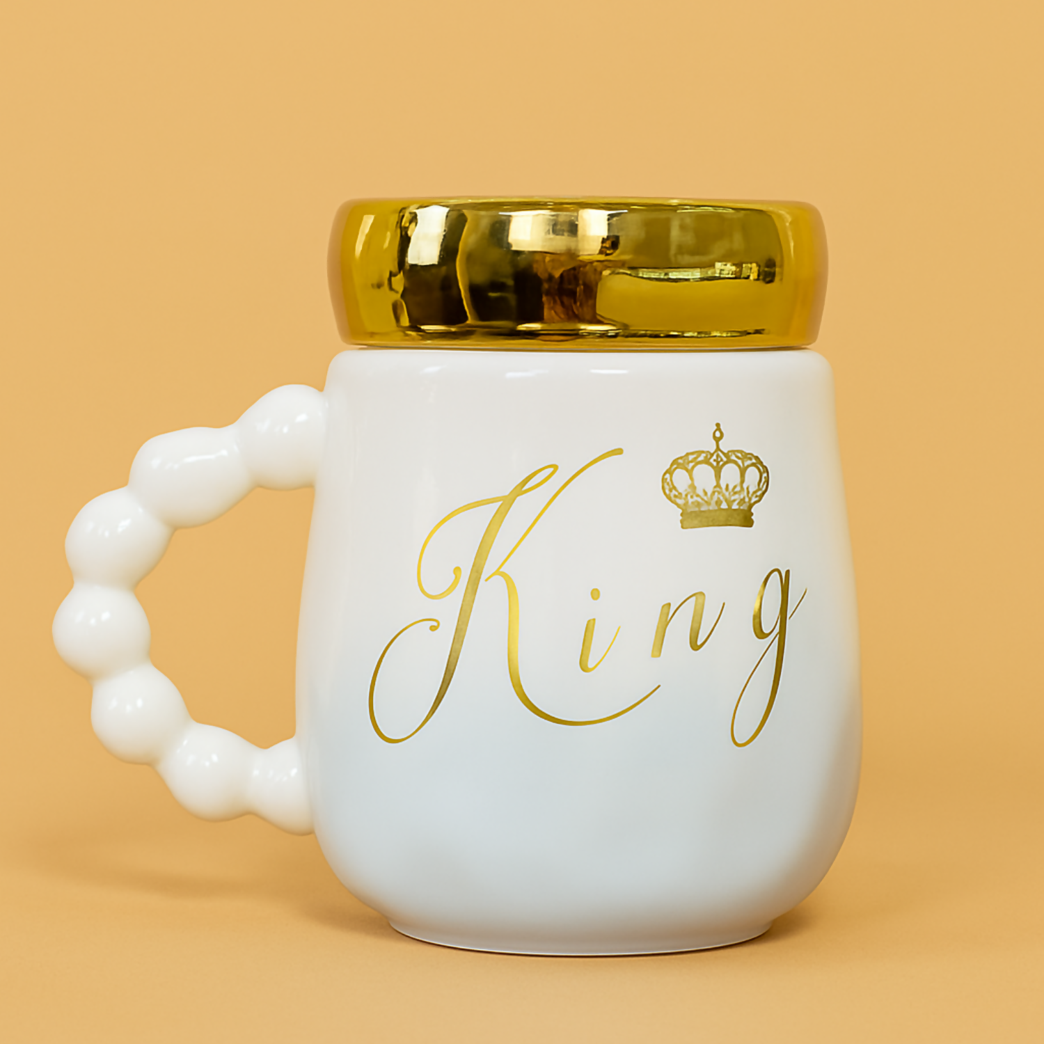 Luxury White Ceramic Coffee Mug with Golden Lid – "King" Printed Cup with Beaded Handle – Elegant Royal Design for Tea, Coffee & Gifting – Premium Glossy Finish Ceramic Mug for Men