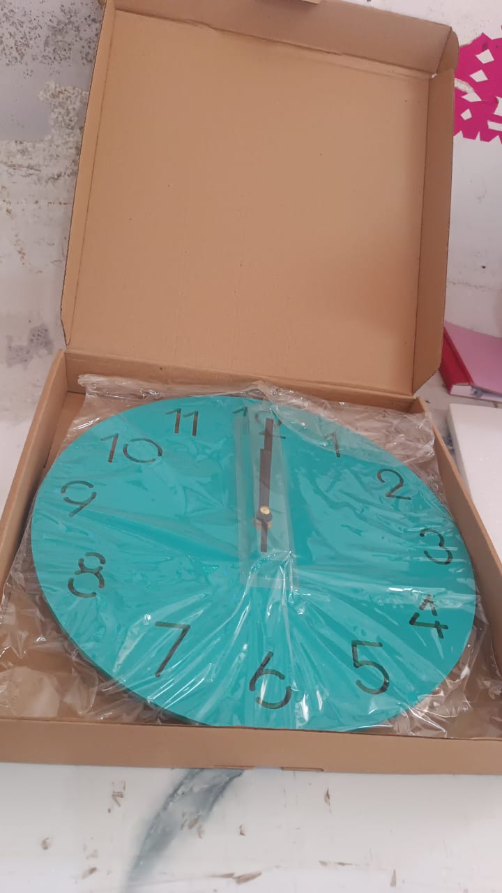 Round Wall Clock with Cut-Out Number Design – Silent Non-Ticking Decorative Timepiece (1 Pc)