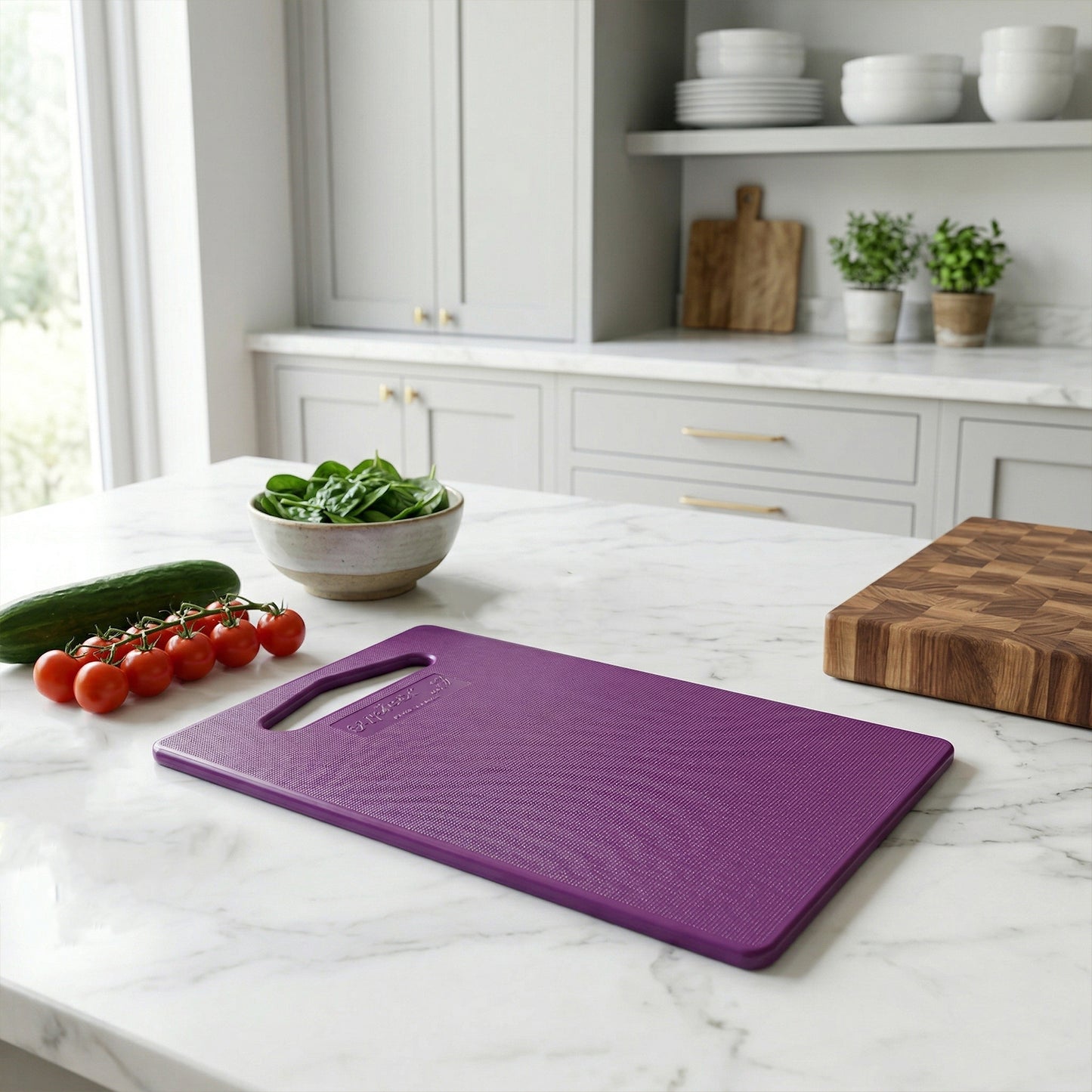 Supermom cutting board with built-in handle