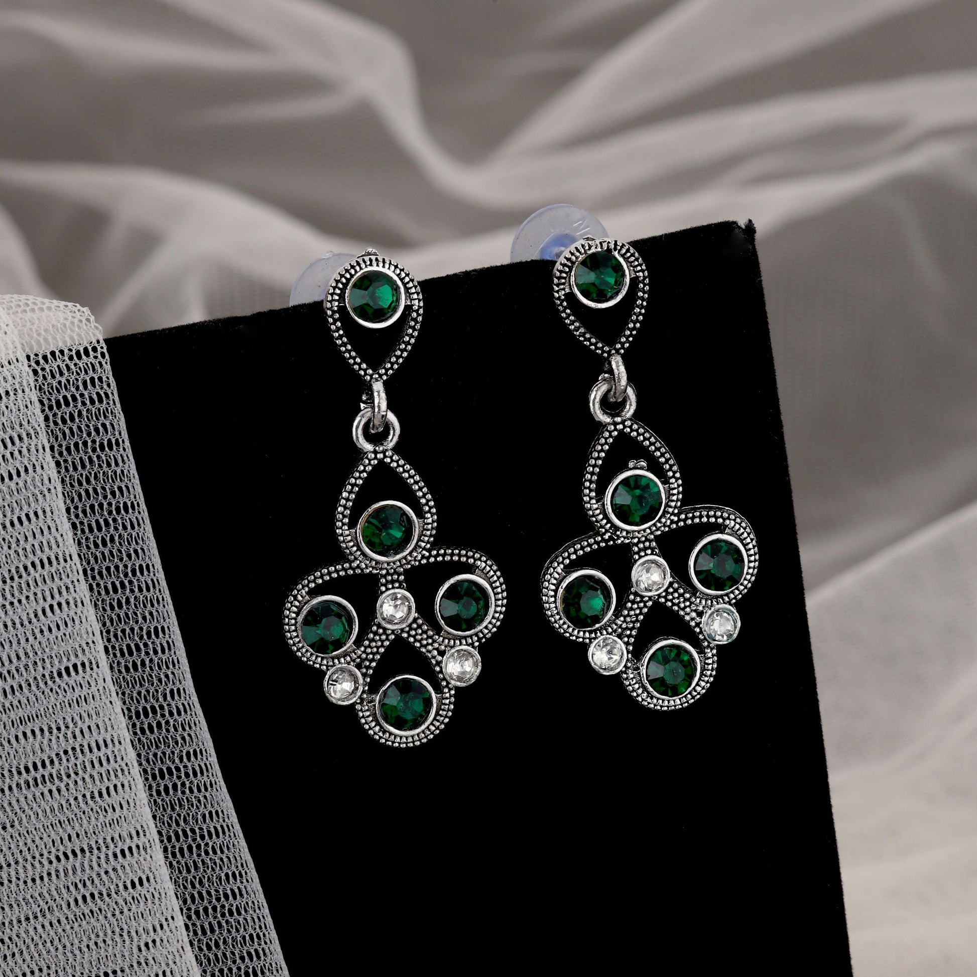 Antique Silver-Toned Choker Set with Emerald Green Stones