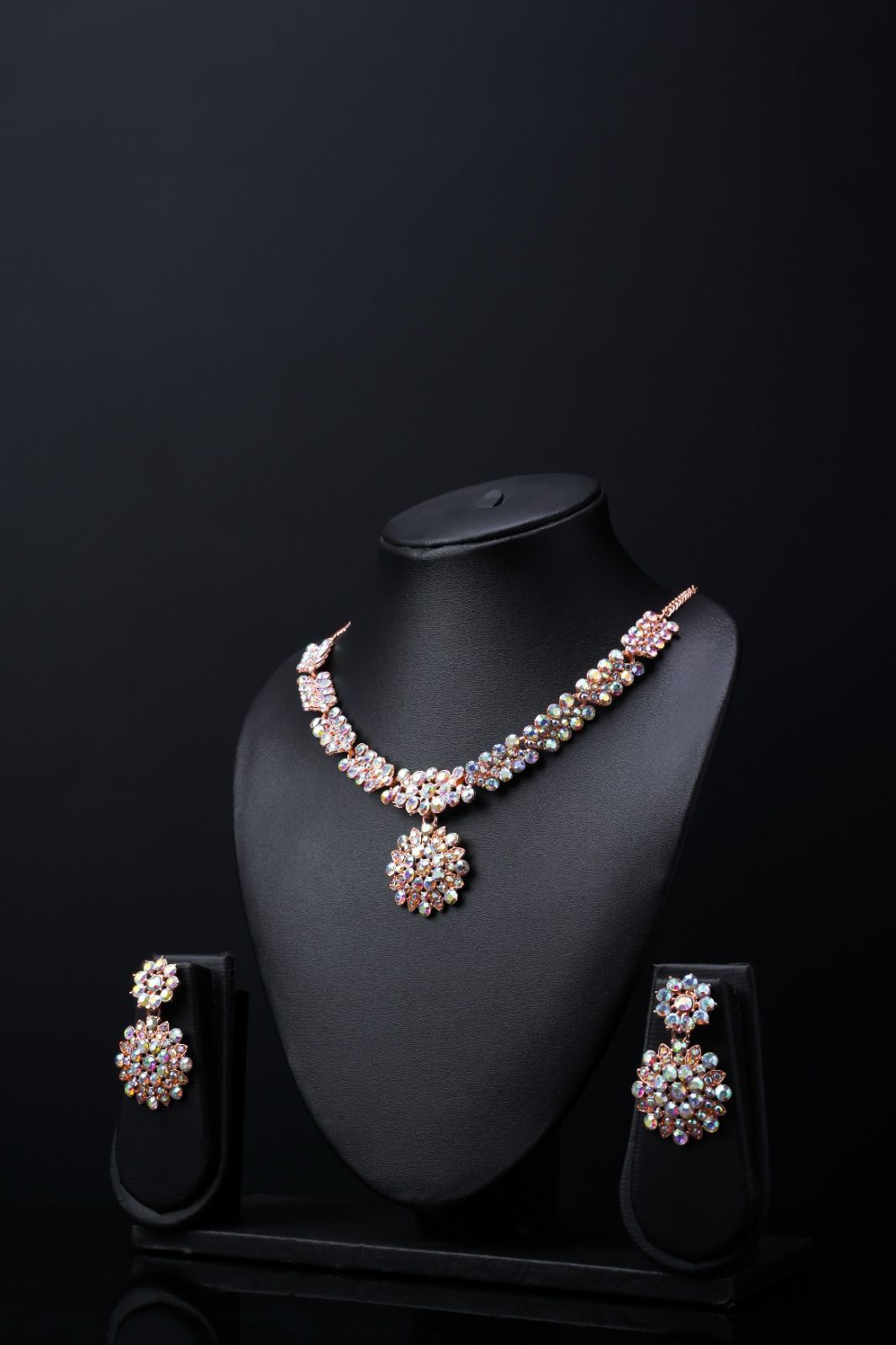 Designer Fashionable Earring And Necklace Set For Women