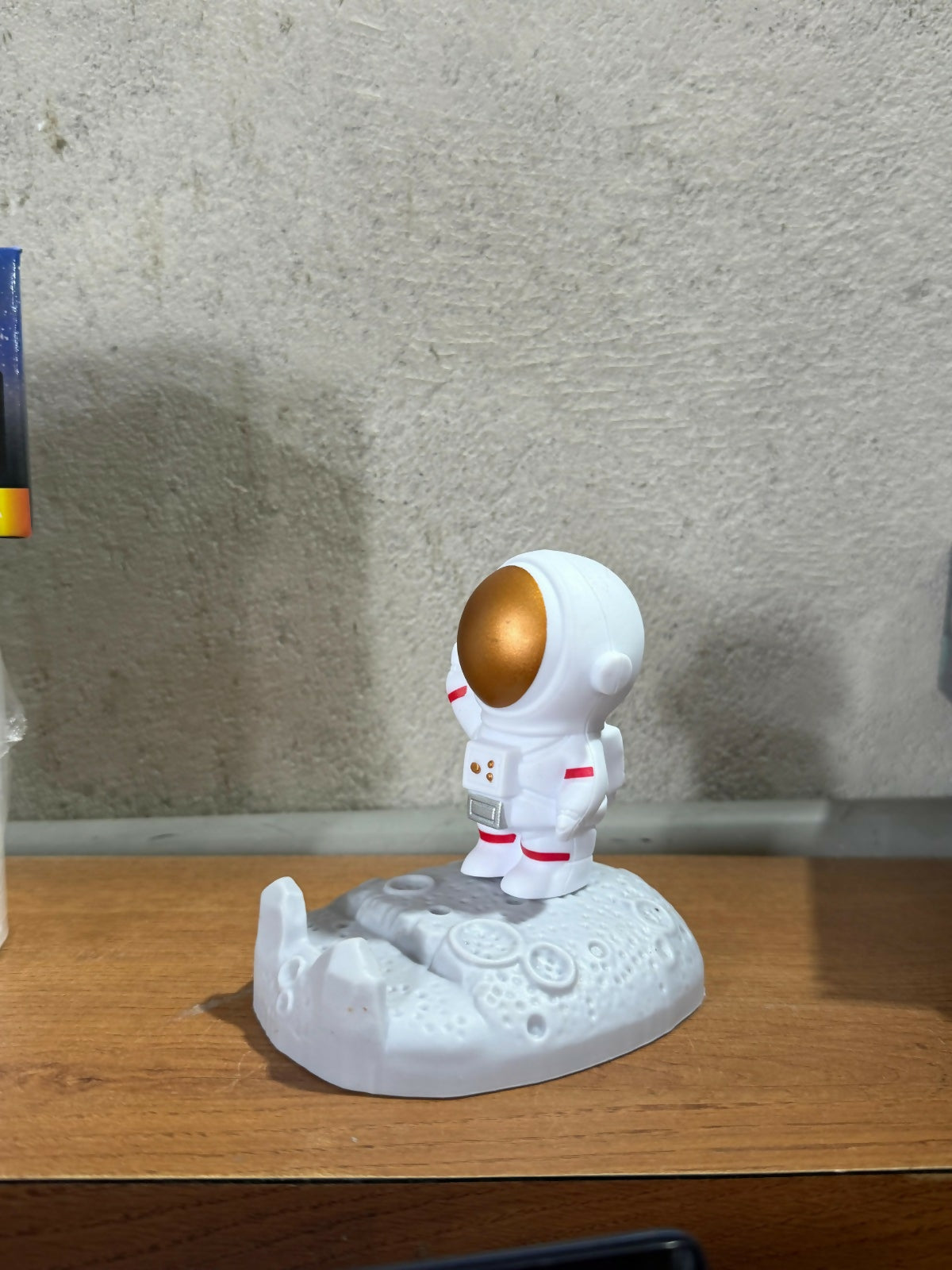 Astronaut Mobile Phone Stand | Cute Moon Base Smartphone Holder for Desk (GOLDEN HAND UP)