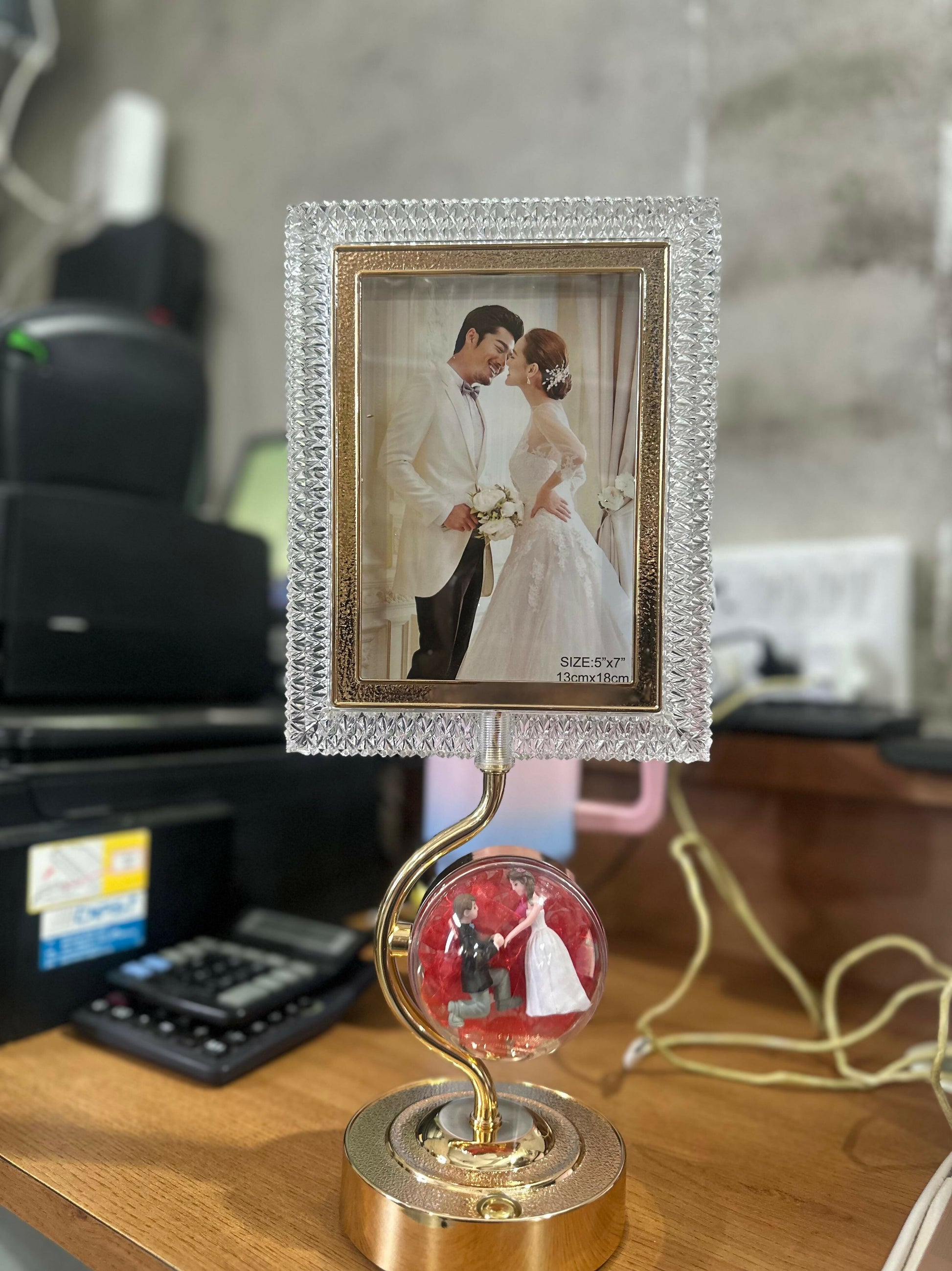 LED Photo Frame Lamp with 3 Lighting Modes & Romantic Couple Base