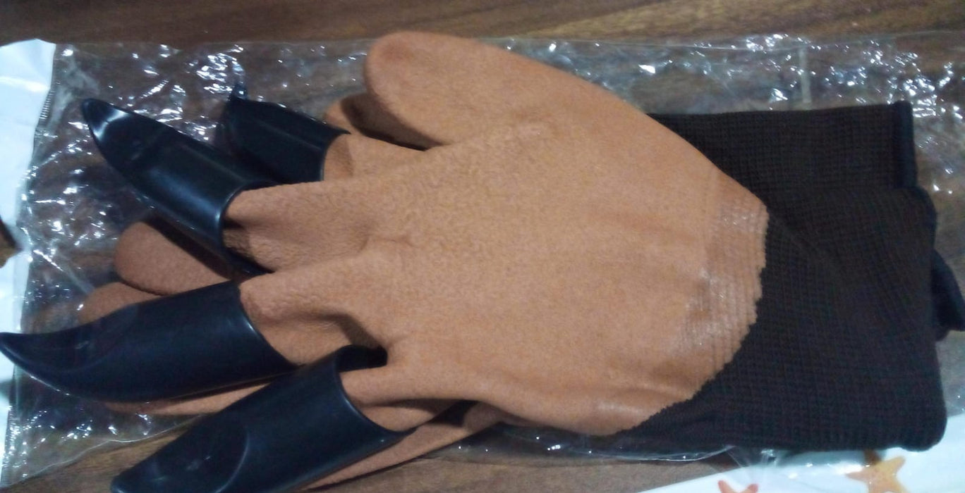 Garden Farming Gloves With Hand Fingertips & Plastic Claws (1 Pair)
