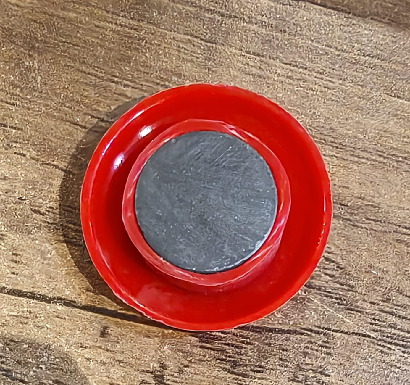 Red Board Magnets Circular Plastic Buttons (1 Pc)