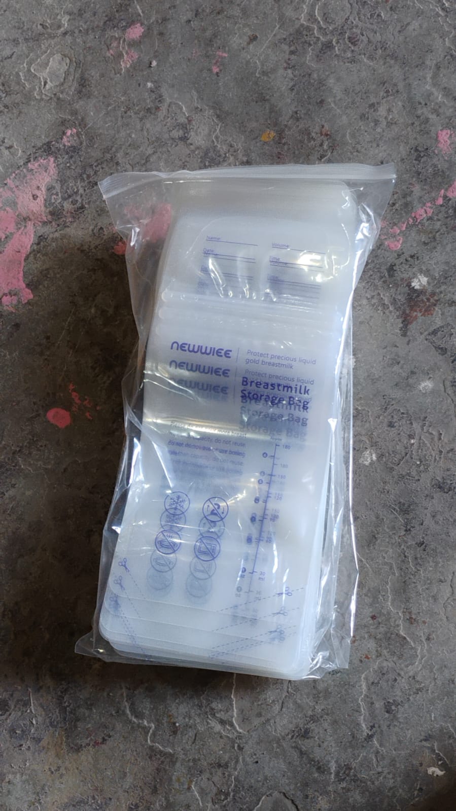Packaging of FERVENT Breastmilk Storage Bags, showcasing product features.