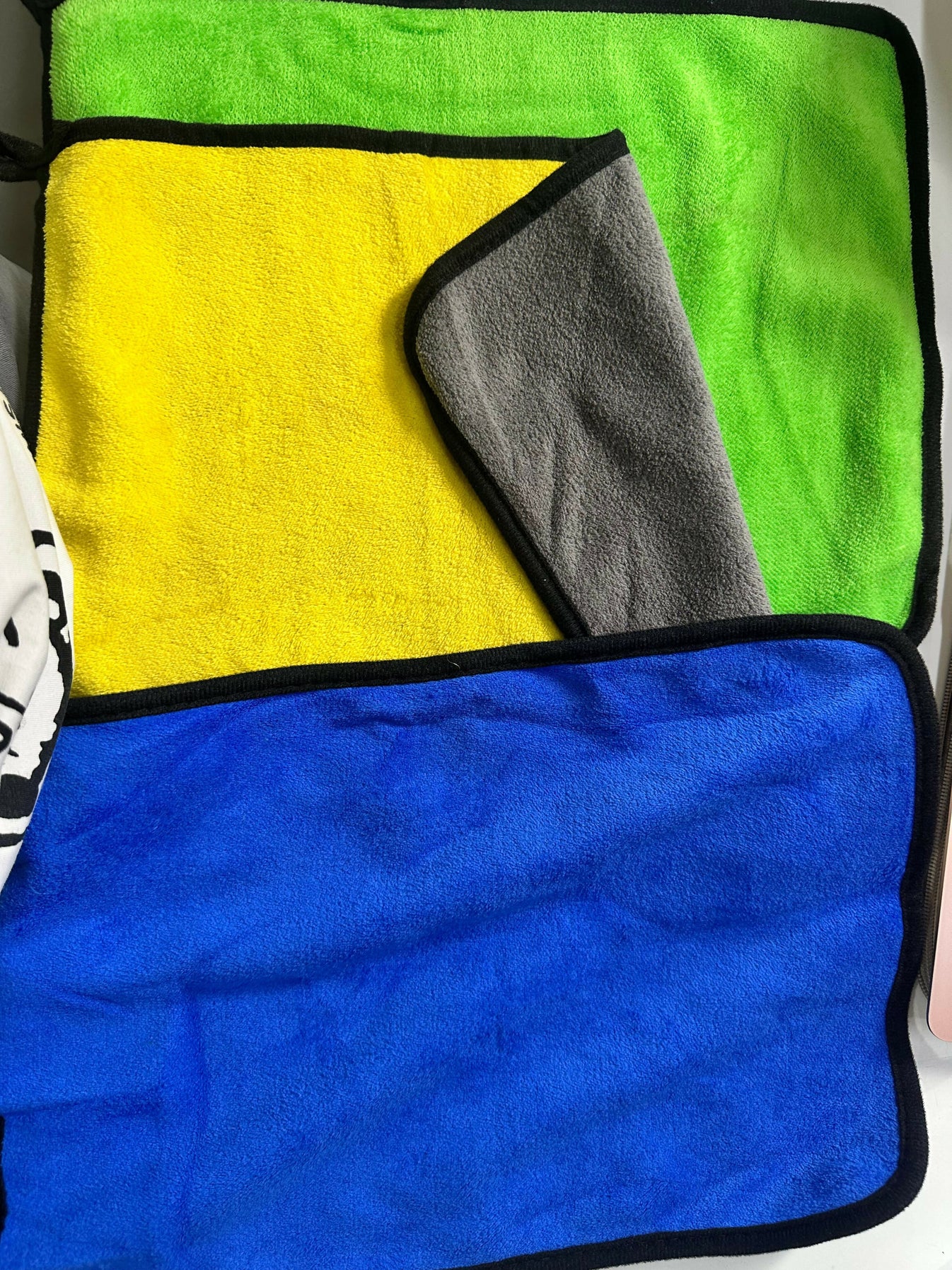 Microfiber Cleaning Cloth 250 GSM, 30 x 30 cm | Double-Sided Absorbent Lint-Free Car & Bike Detailing Cloth for Cleaning, Polishing, Dusting, Glass, Kitchen & Home Use (Assorted) - Assorted Color - Image 7