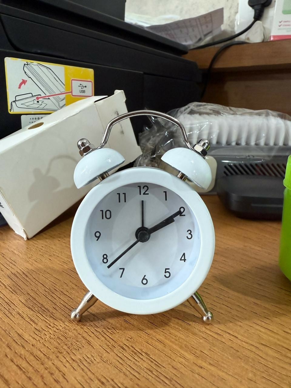 Classic Analog Alarm Clock for Bedroom | Silent Quartz Desk Table Clock