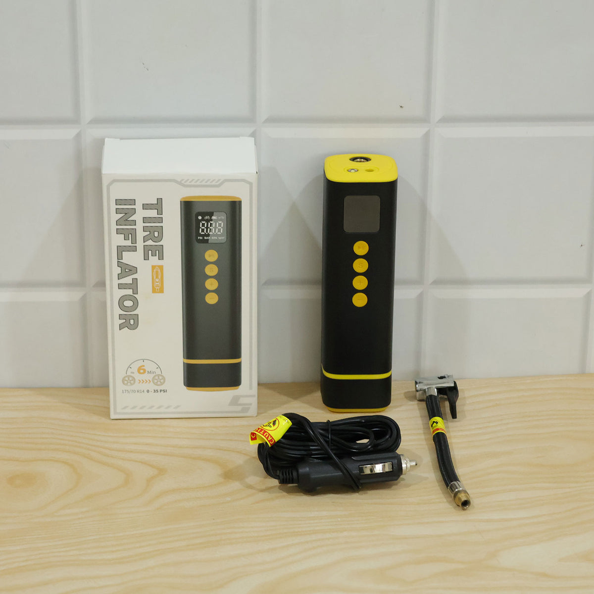 Portable Electric Car Tyre Air Pump with Digital Display and Light (1 Set)