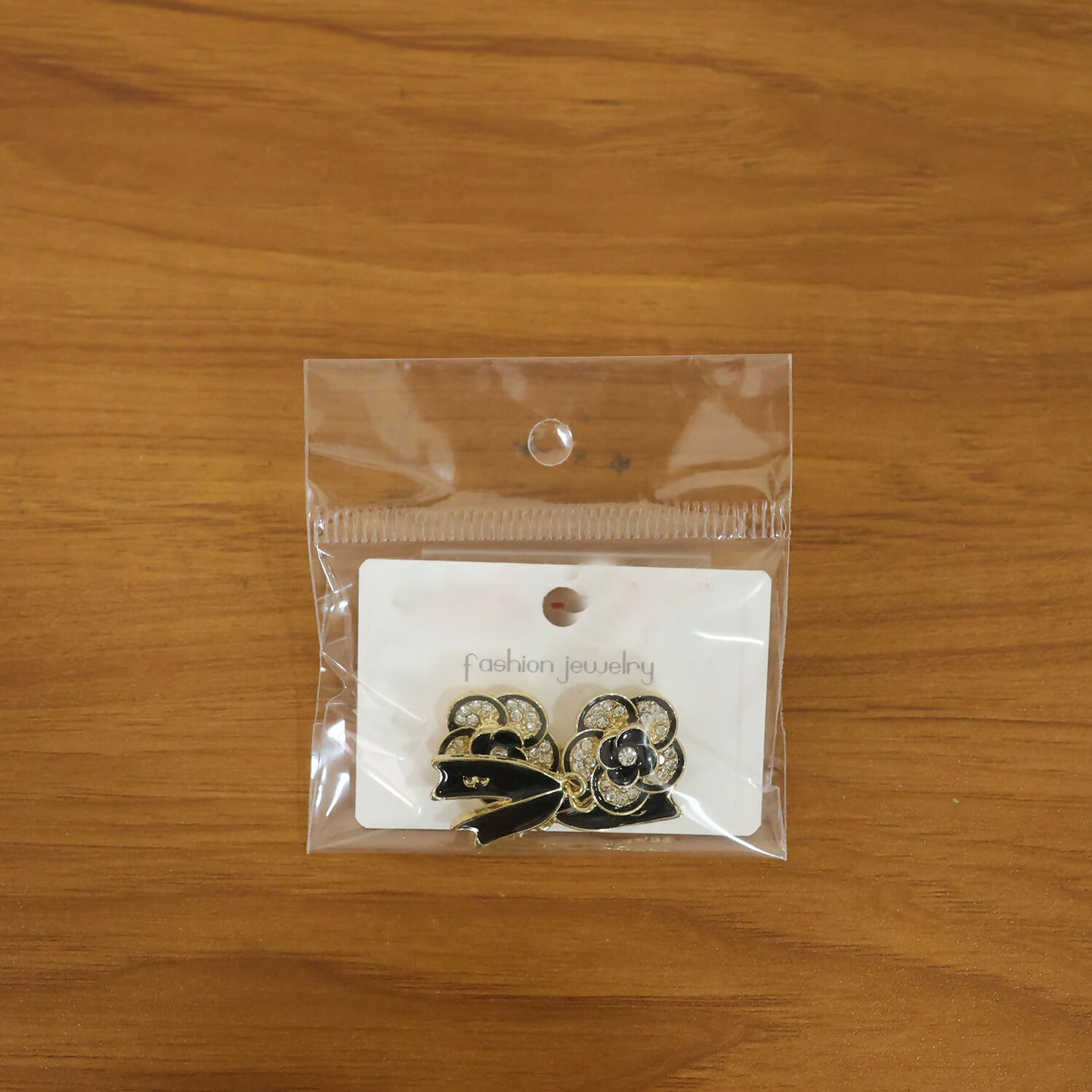 Elegant Korean Style Leaf Pearl Stud Earrings for Women – Gold Plated Designer Party & Daily Wear Earrings