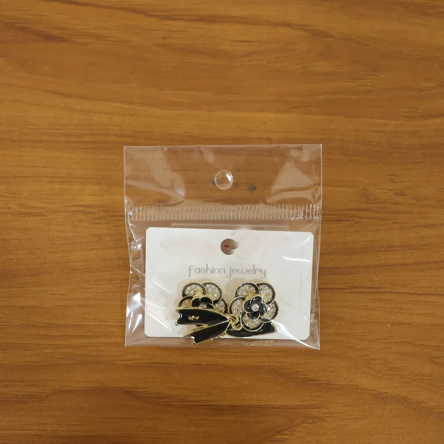 Elegant Korean Style Leaf Pearl Stud Earrings for Women – Gold Plated Designer Party & Daily Wear Earrings