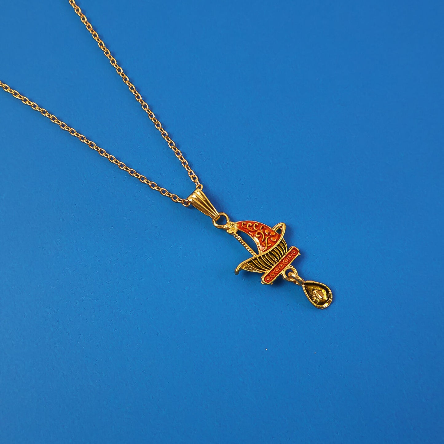 Stylish Steamer Boat Design Pendant Necklace with Chain for Women