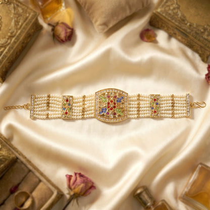 Pearl bracelet showing intricate gold work