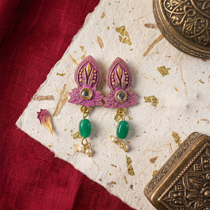 Adjustable thread closure on pink necklace