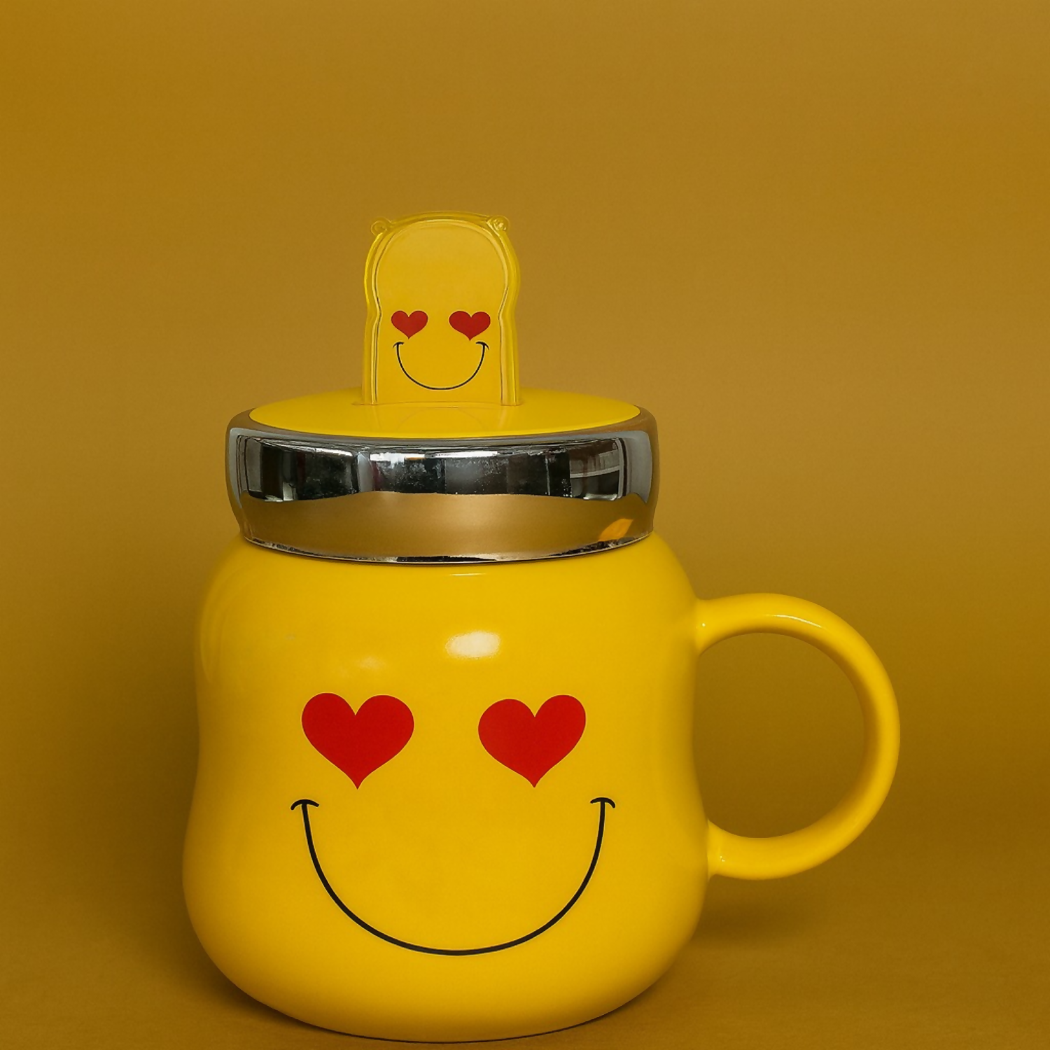 Cute Smiley Heart-Eyes Ceramic Mug with Lid & Handle | Adorable Yellow Coffee & Tea Cup for Home, Office & Gifting | Premium Glossy Finish Emoji Style Mug for Hot Beverages, Milk, Tea, Coffee & Cocoa