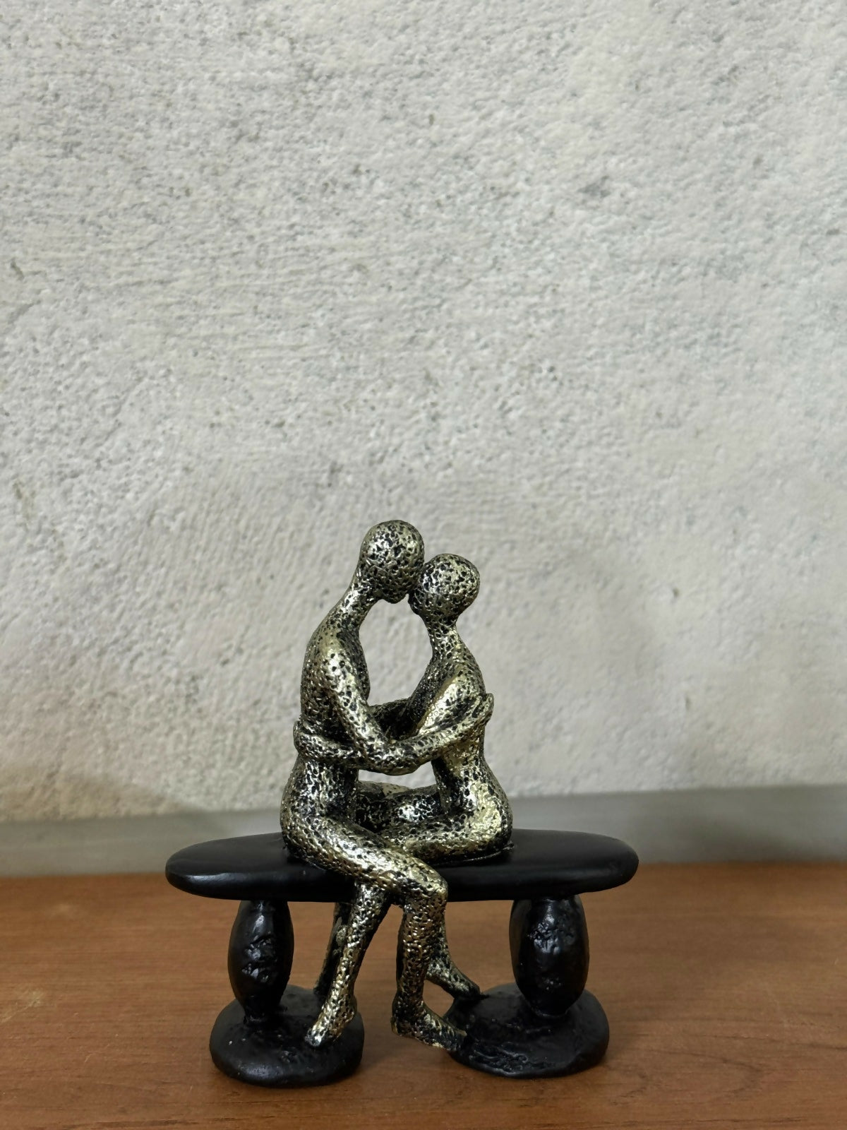 Abstract Hugging Couple Sitting Showpiece for Home Decor & Gifting