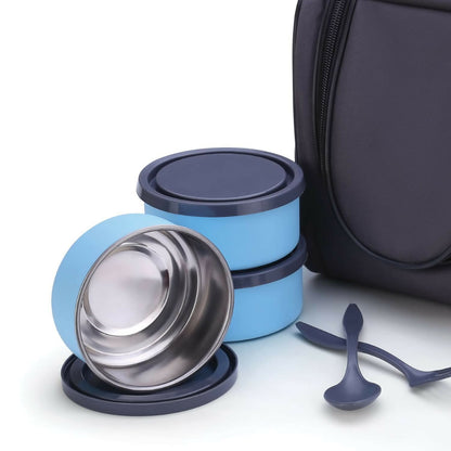 Flexible stainless steel containers included in lunch box set with accessories