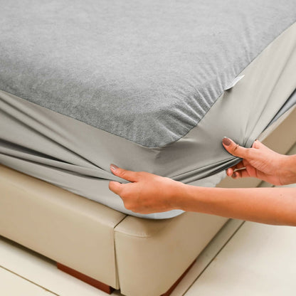 Elastic edges stretching to securely fit various mattress sizes