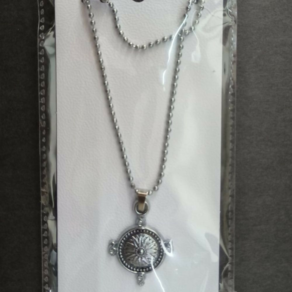 Vintage Compass Design Pendant Chain for Men Stylish Adventure Necklace