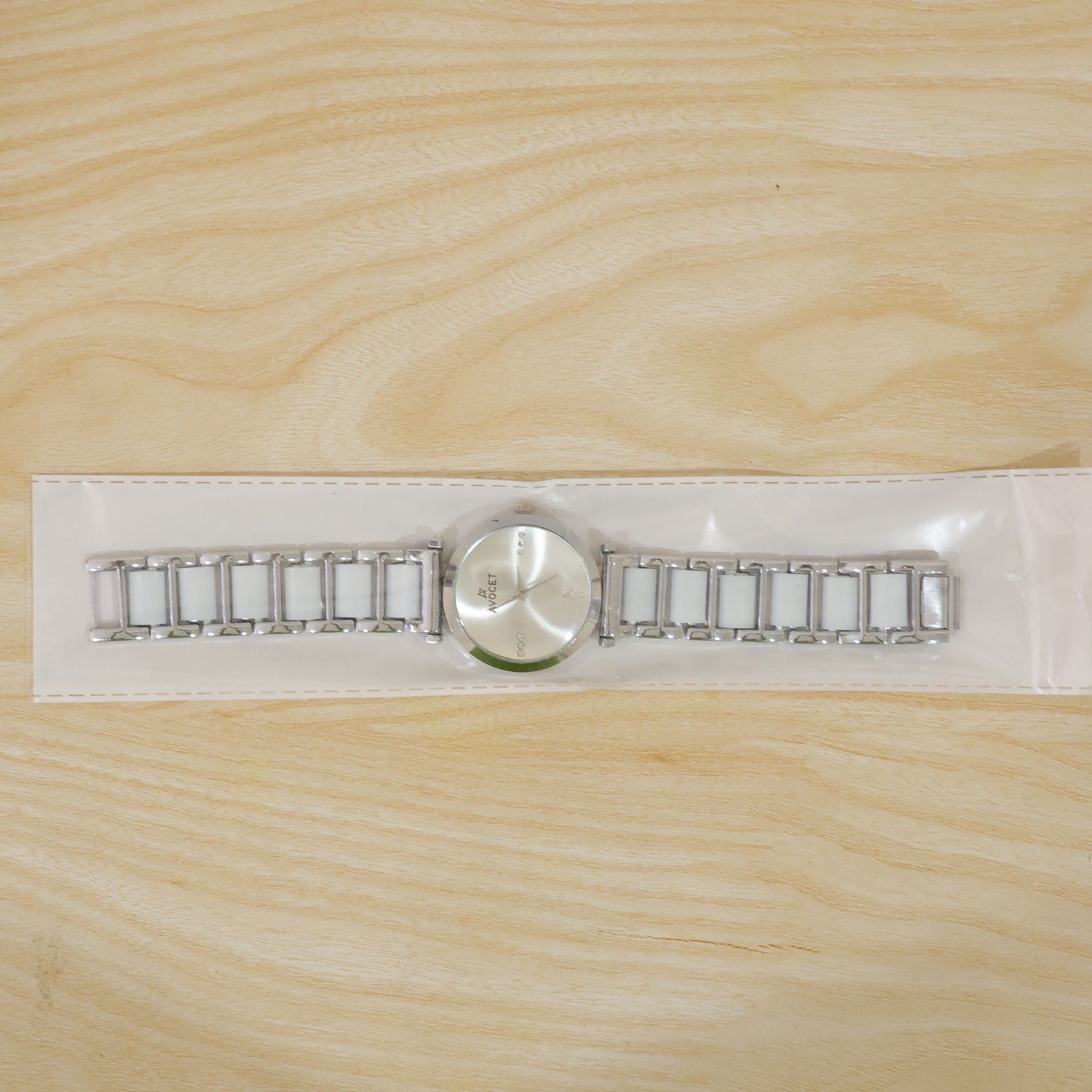 Silver Round Shape Dial Watch with White Metal Strap Design for Women