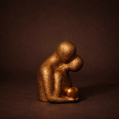 Couple Holding Heart Decorative Showpiece Romantic Home Table Décor