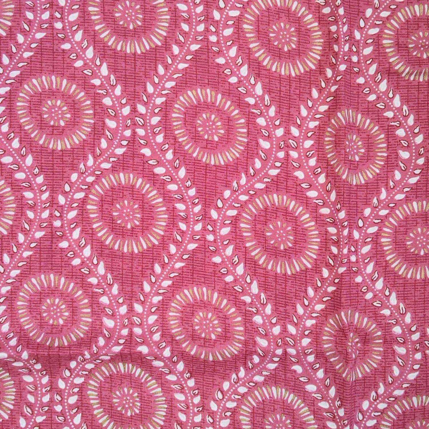 Stylish women’s pink cotton kurti with adjustable fit and vibrant print