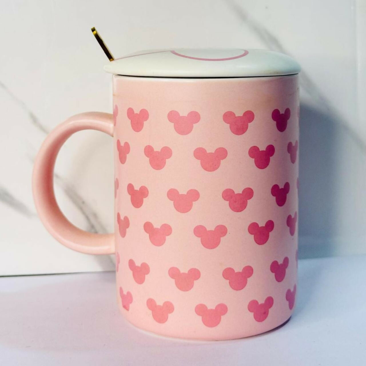 Large Ceramic Coffee Mug with Lid and Spoon – Modern Matte Finish Cup with Cute Character Pattern – Perfect for Tea, Coffee, Hot Chocolate, Milk – Ideal for Office, Home, Gifting & Daily Use